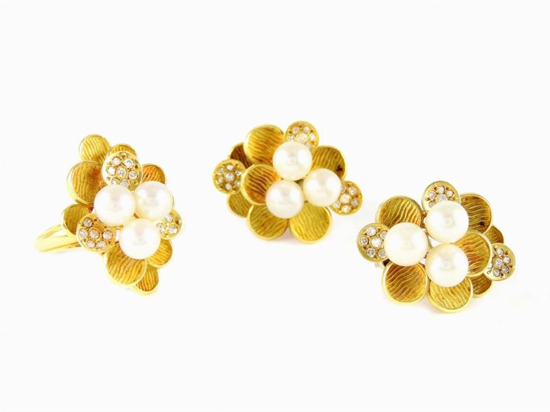 Demi Parure Anello e Orecchini in Oro Giallo, Diamanti e Perle Coltivate Akoya