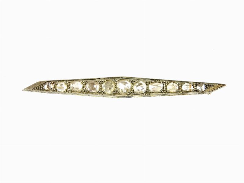 Spilla a Barretta in Oro Bianco e Diamanti