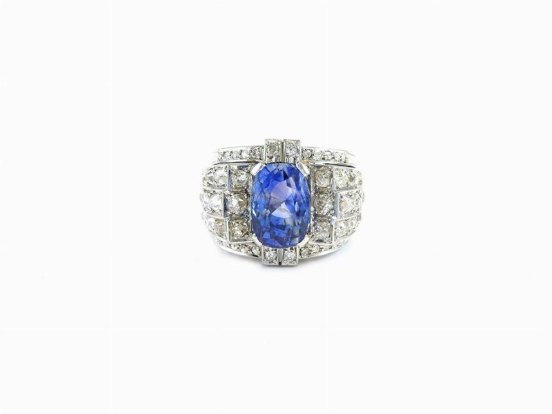 Anello a Fascia in Platino, Diamanti e Zaffiro