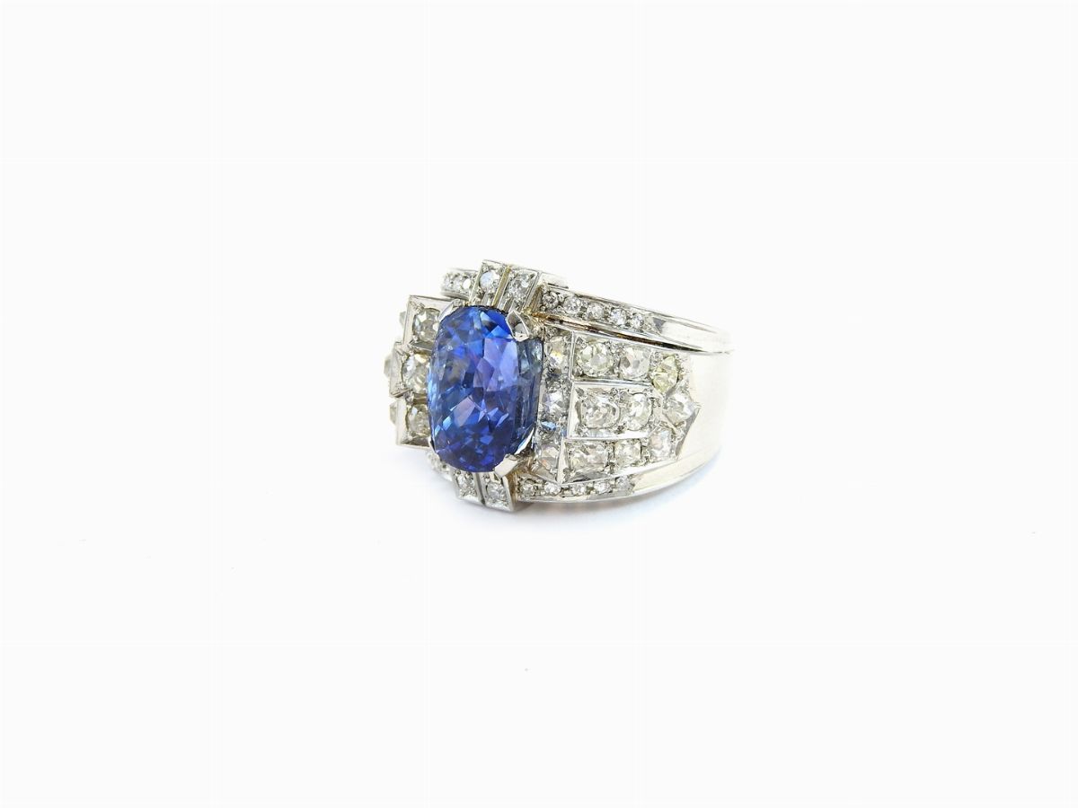 Anello a Fascia in Platino, Diamanti e Zaffiro