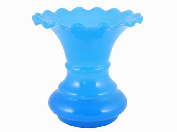 Vaso in vetro opaline azzurro