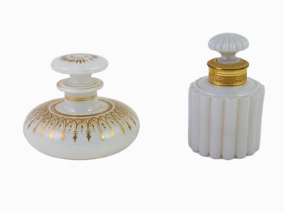 Due Piccoli Flaconi in Vetro Opaline