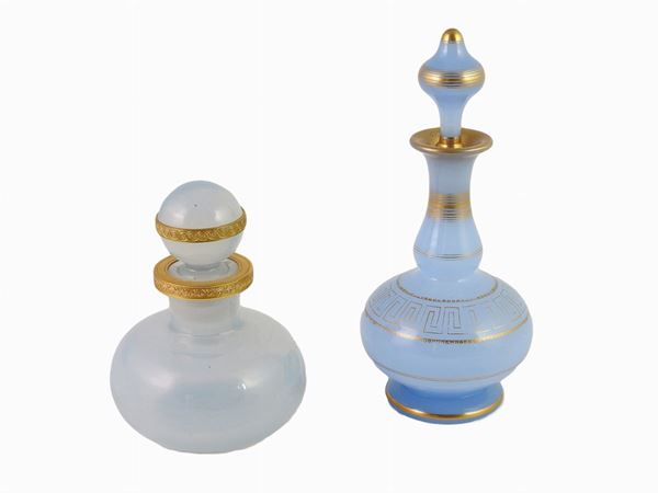 Due ampolle in vetro opaline  (XIX secolo)  - Asta Arredi e dipinti antichi - Seconda sessione - III - Maison Bibelot - Casa d'Aste Firenze - Milano