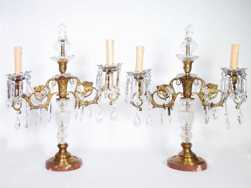 Coppia di Candelabri in Metallo Dorato, Vetro e Cristallo