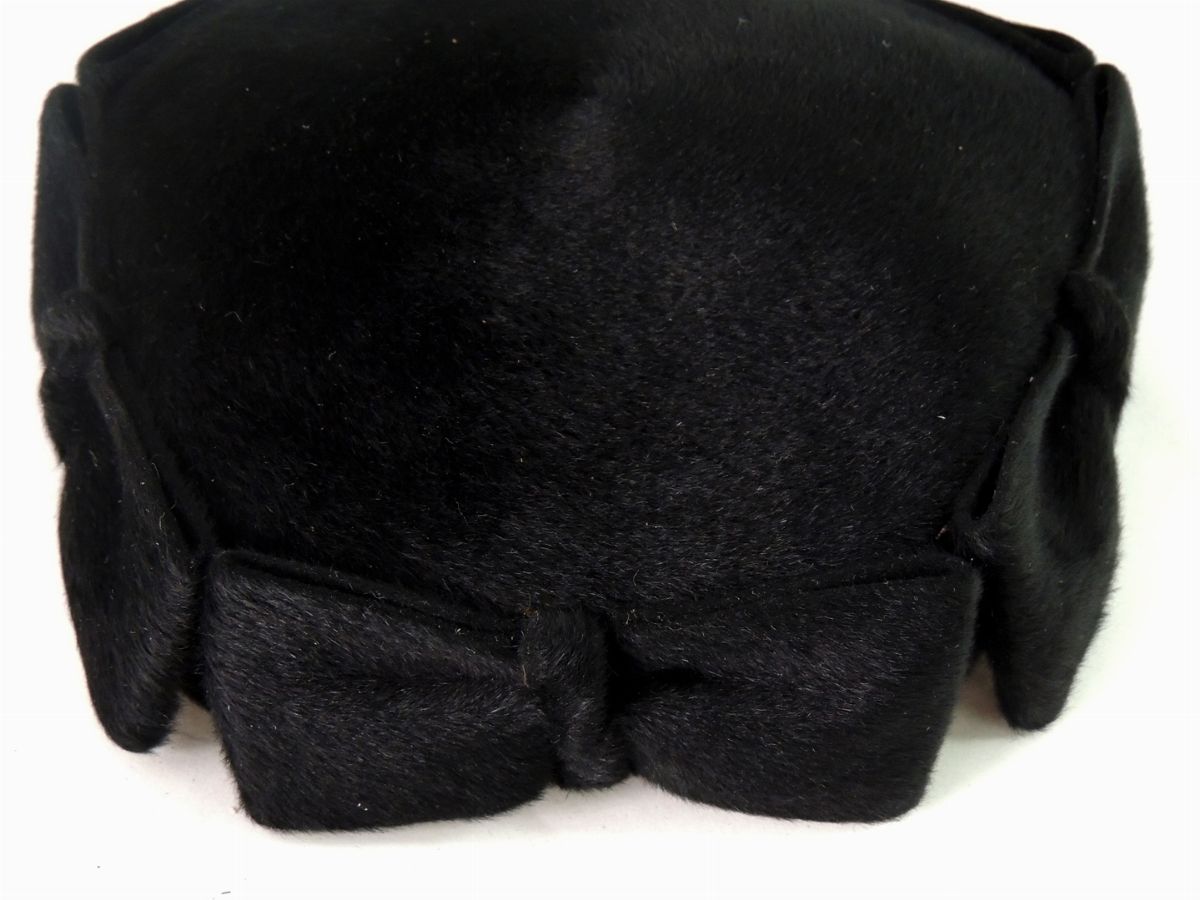 Tre Cappellini in Velluto e Panno Nero