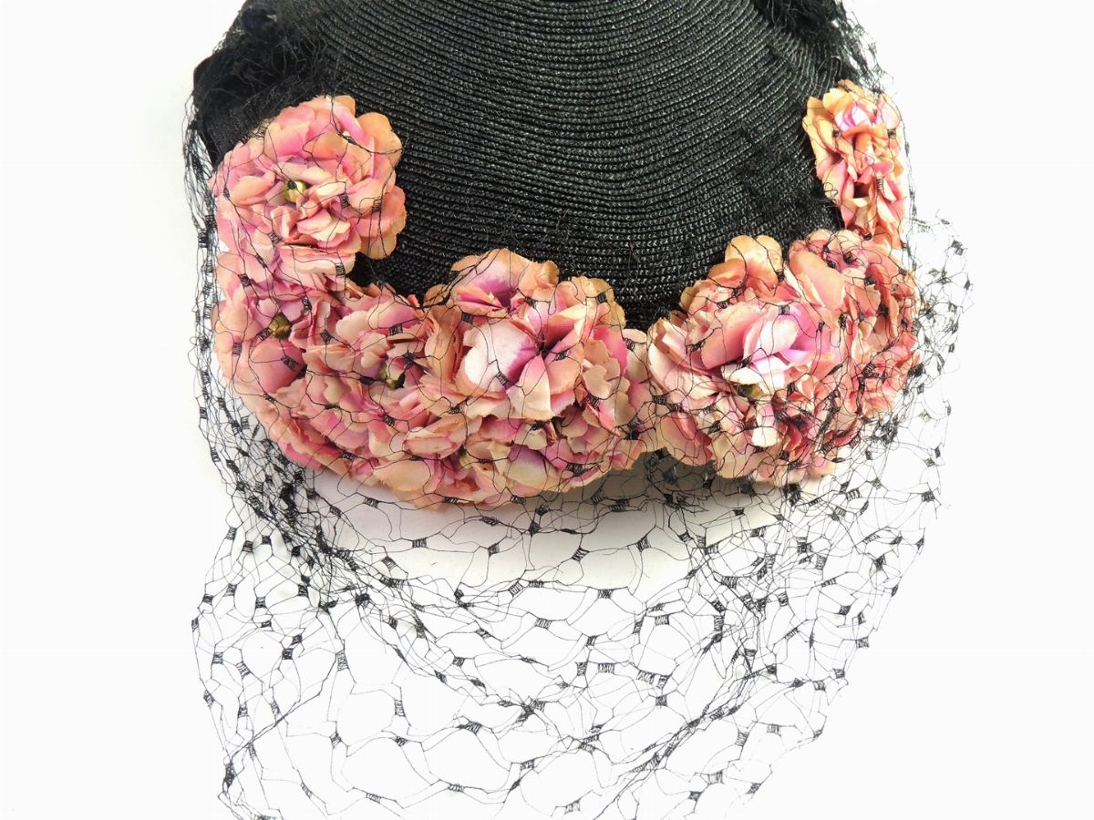 Tre Cappelli/ornamento in Paglia, Tulle e Velluto Nero