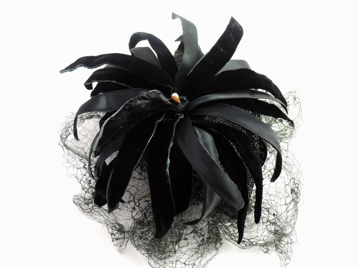 Tre Cappelli/ornamento in Paglia, Tulle e Velluto Nero