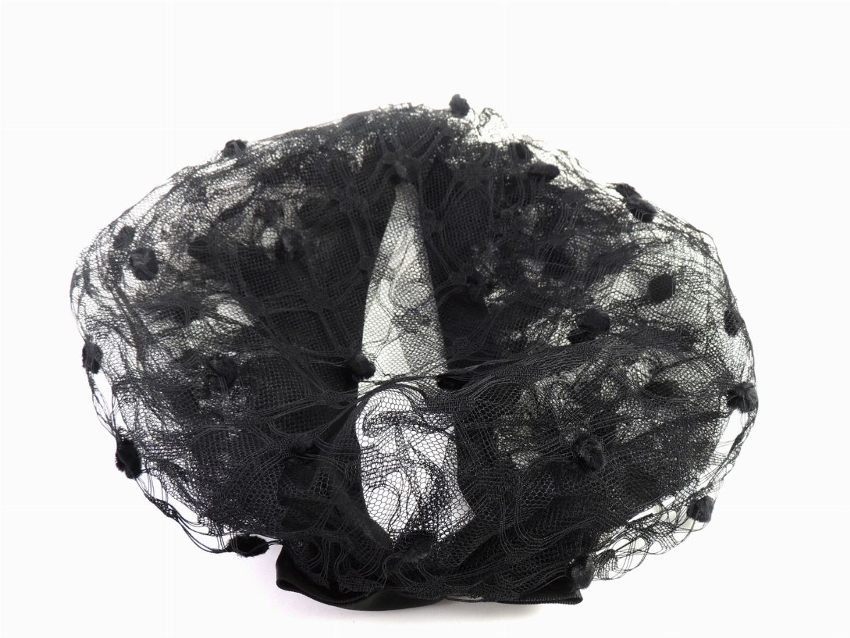 Tre Cappelli/ornamento in Paglia, Tulle e Velluto Nero