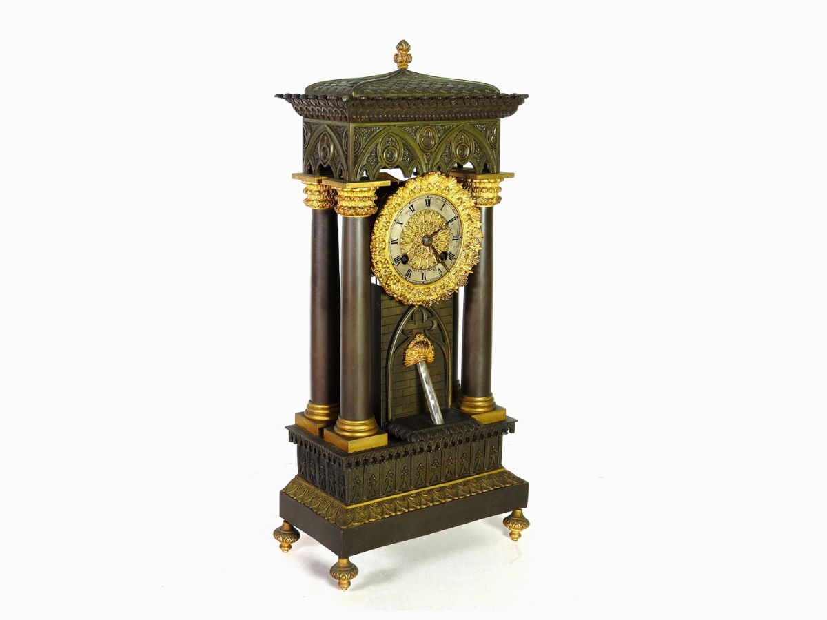 Orologio a Tempietto in Metallo Patinato e Dorato