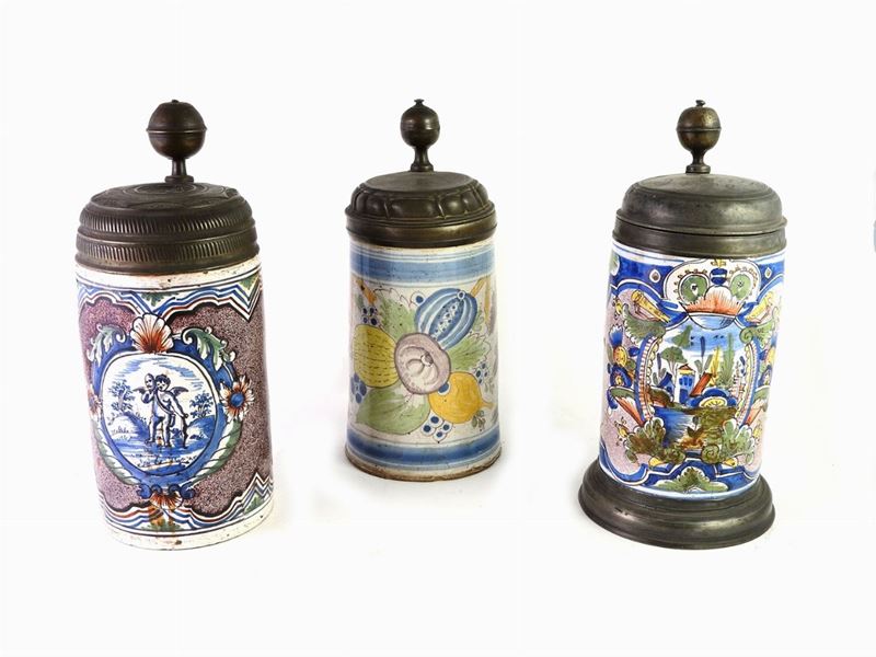 Tre Tankard in Maiolica Policroma e Peltro