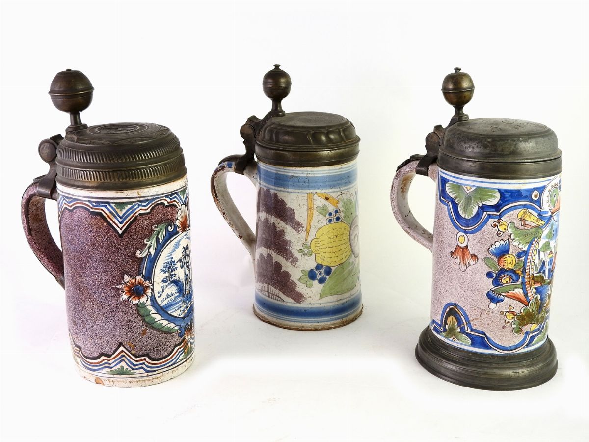 Tre Tankard in Maiolica Policroma e Peltro