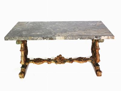 Tavolino Basso in Legno Intagliato e Laccato