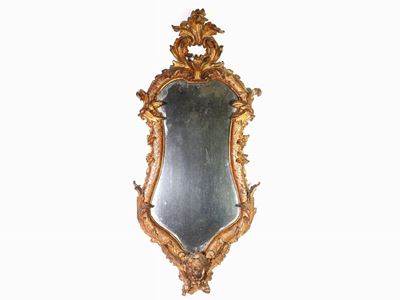 Piccola Specchiera in Legno Intagliato e Dorato