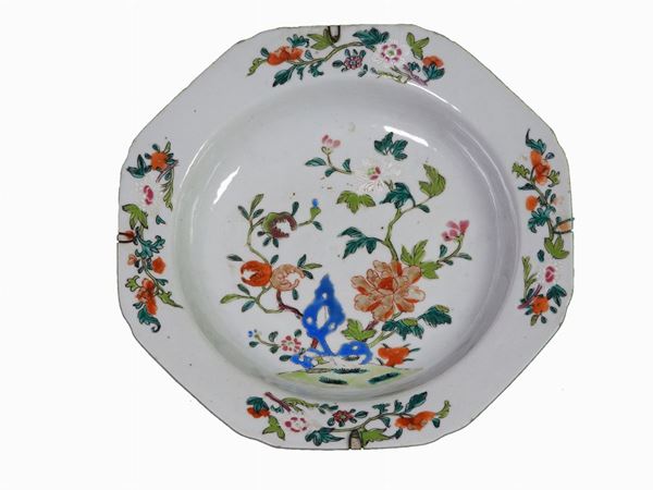 An Octagonal Porcelain Plate