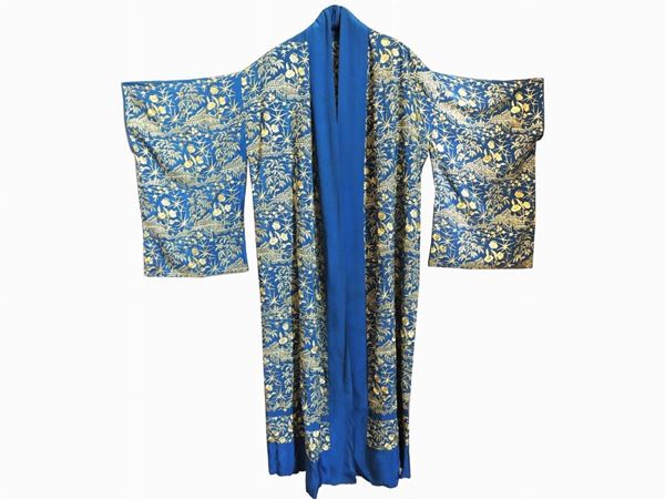 Kimono in seta blu con ricami floreali gialli