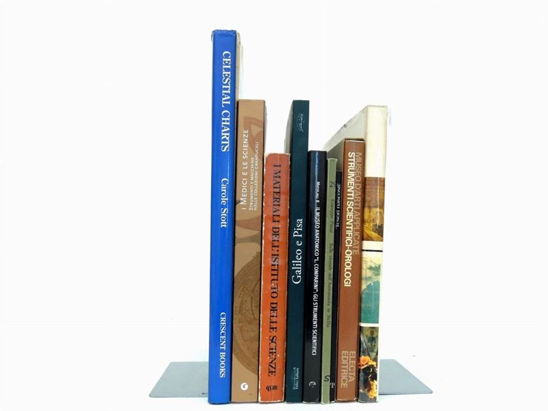 Nove Libri di Argomento Scientifico