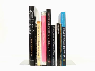 Undici Libri su Costumi e Tessuti