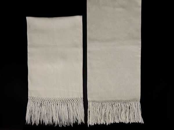 White cotton towels lot