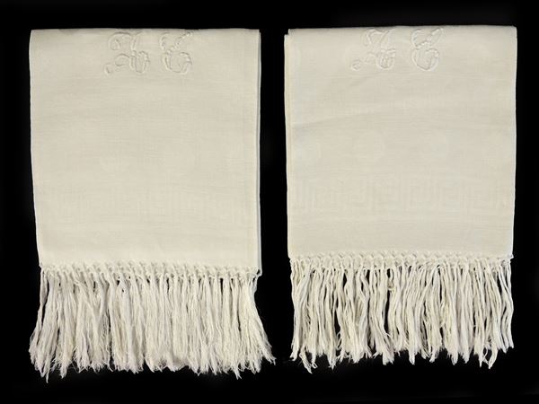 White cotton towels lot