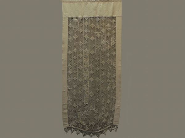 Ecru cotton and lace curtain