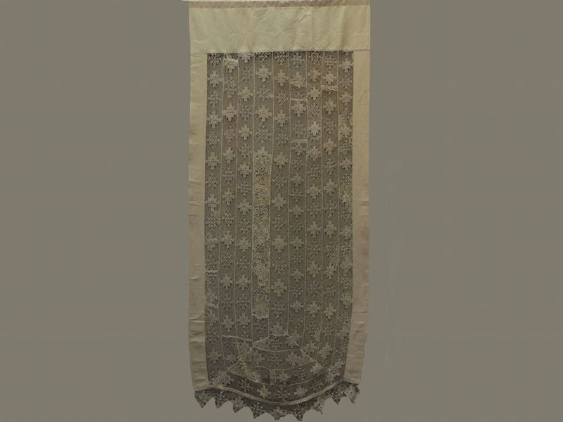 Tenda in Tela Ecrù e Merletto