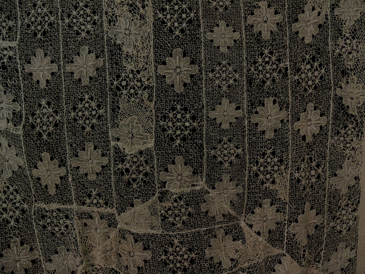 Tenda in Tela Ecrù e Merletto