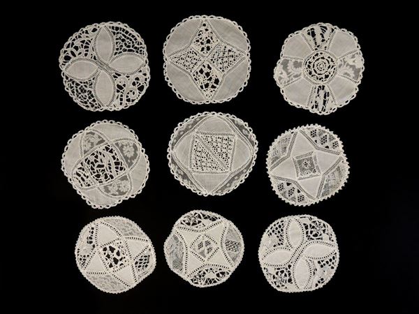 Lotto di centrini in cotone