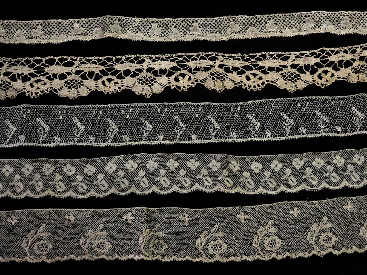 Nove Bordure in Cotone, Lino e Tulle