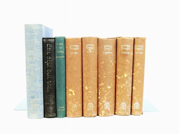 Otto libri in lingua ebraica
