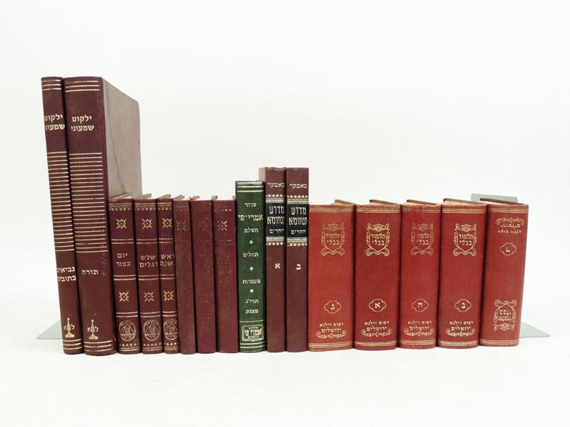 Sedici Libri in Lingua Ebraica