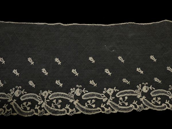 Tre bordure ecrù in tulle, cotone e lino