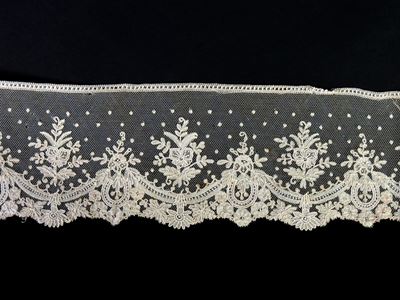Bordura in Tulle Beige Ricamato