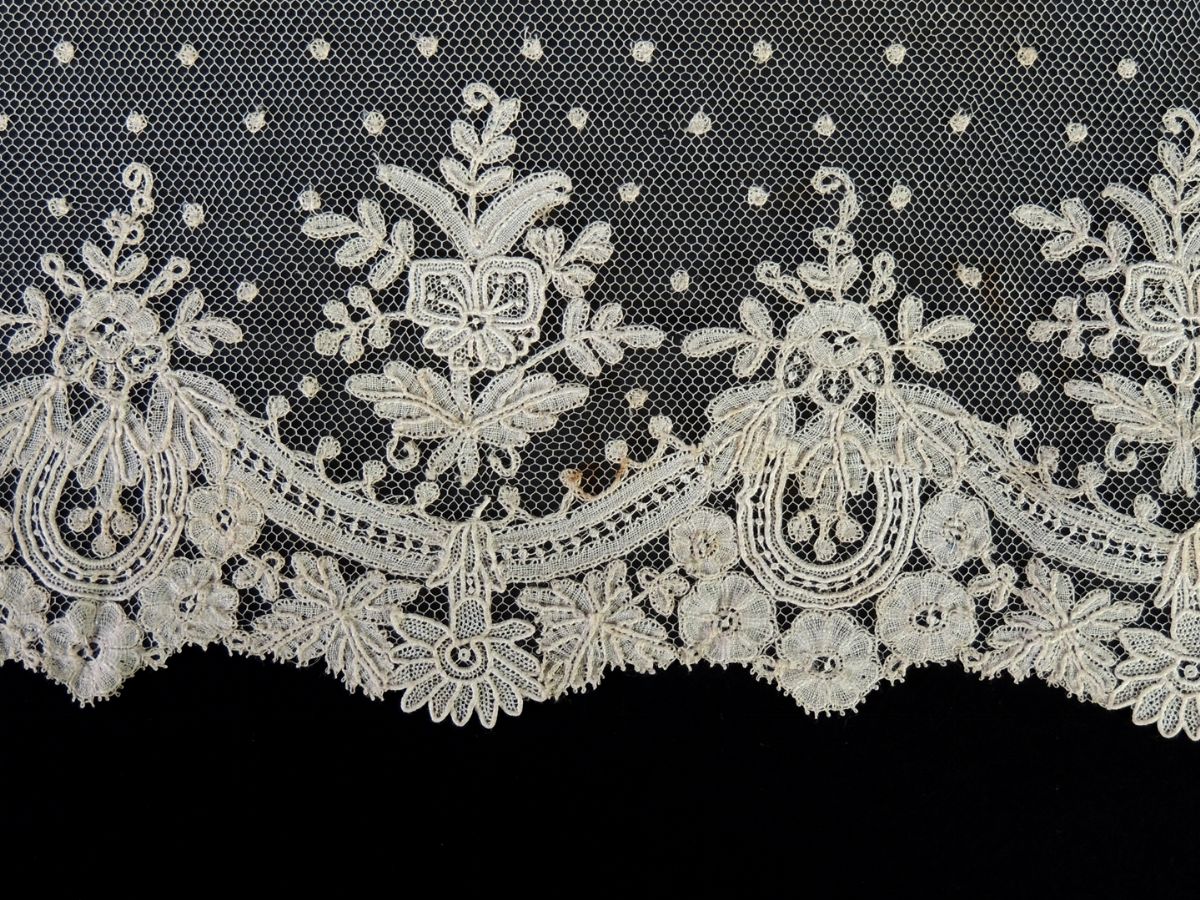 Bordura in Tulle Beige Ricamato