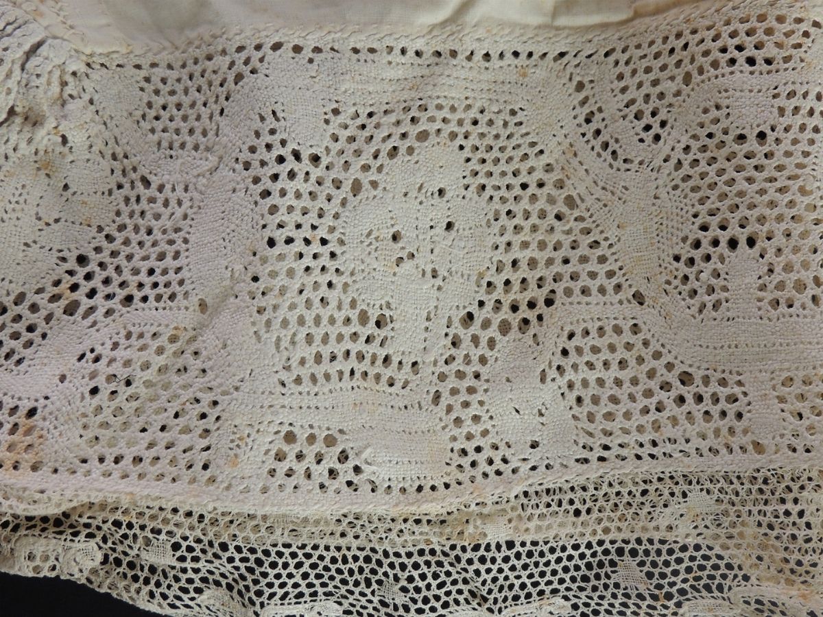 Tre Cuffie Ricamate in Lino e Cotone