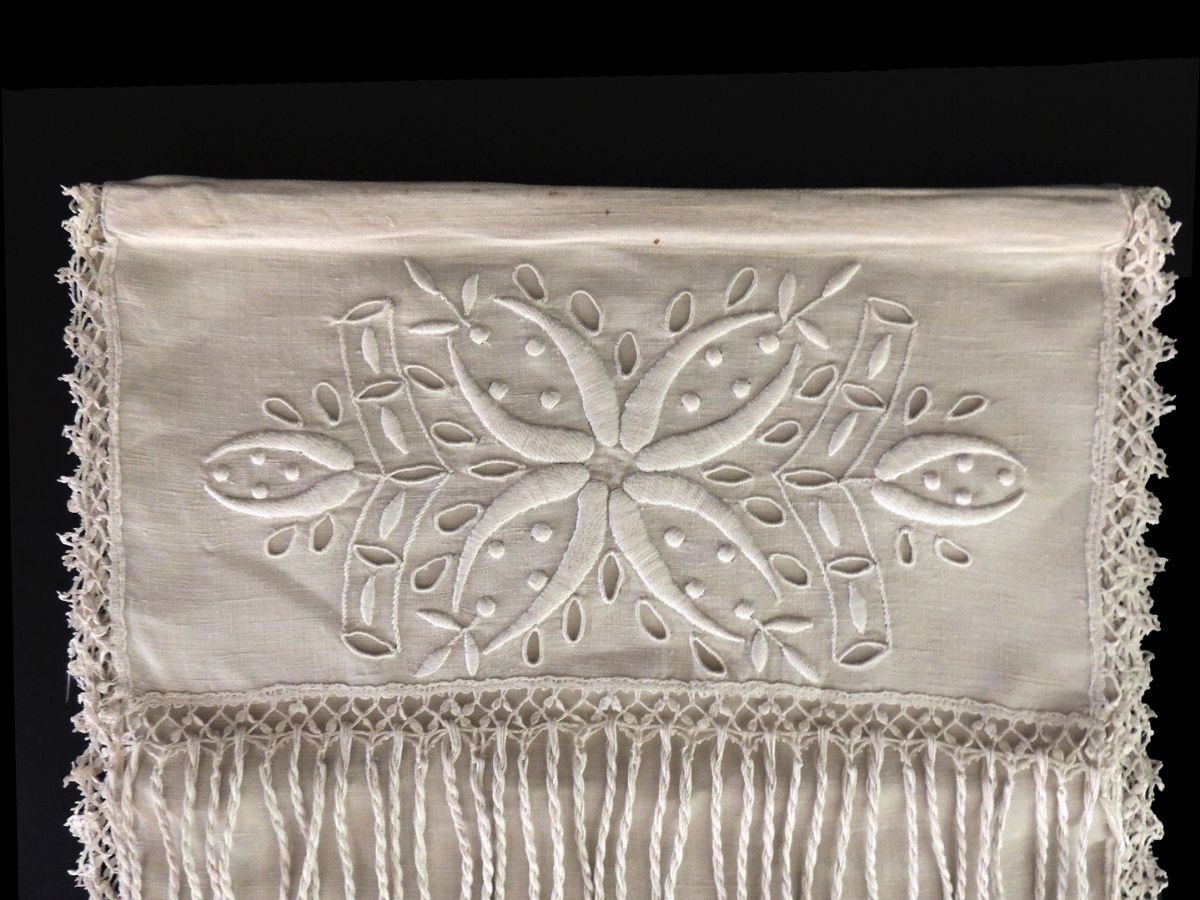 Borsa Portabiancheria in Lino Ricamato