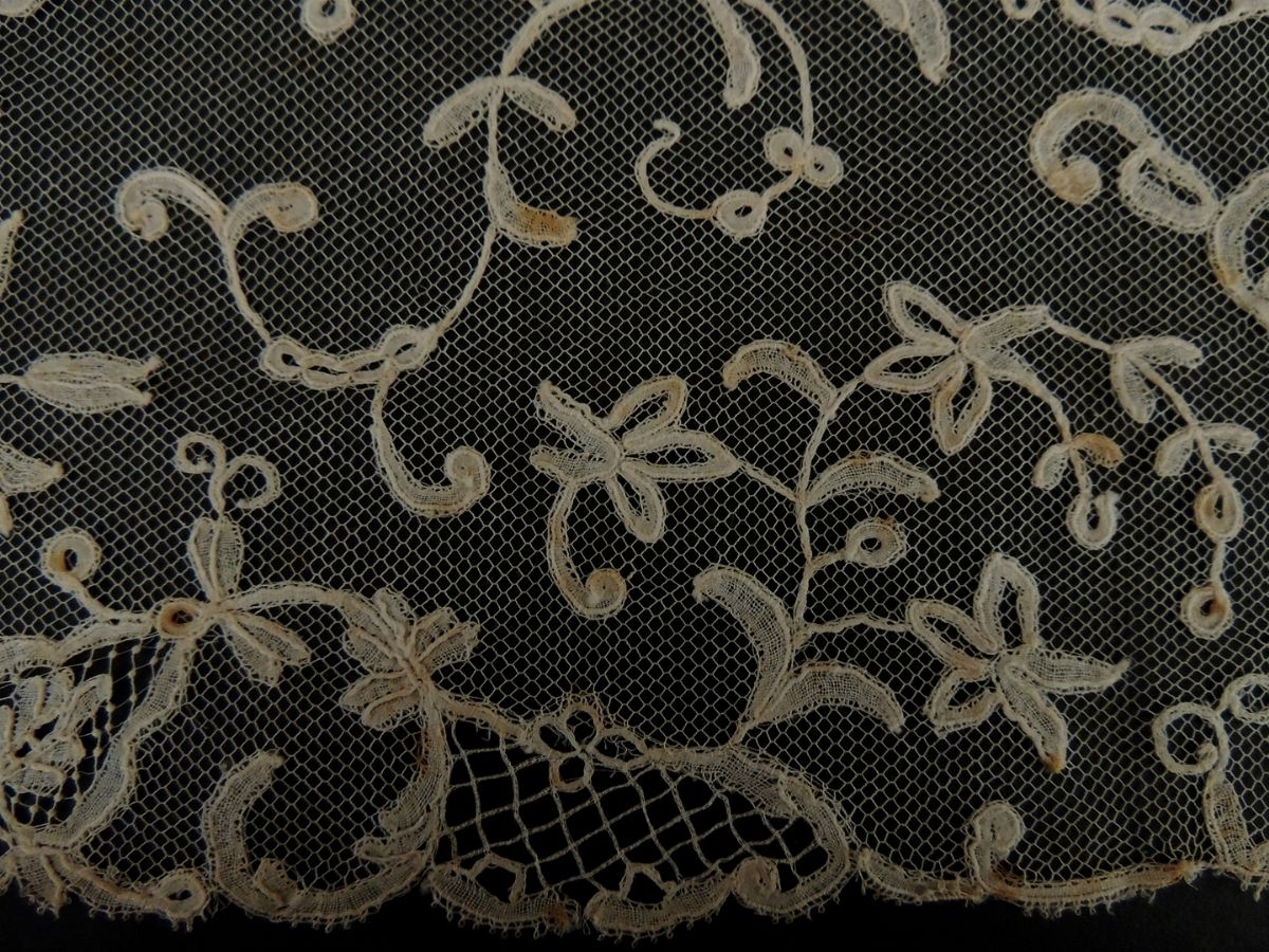 Velo in Tulle Beige Ricamato