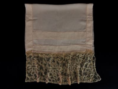 Sciarpa in Seta Beige e Due Fazzoletti Ricamati