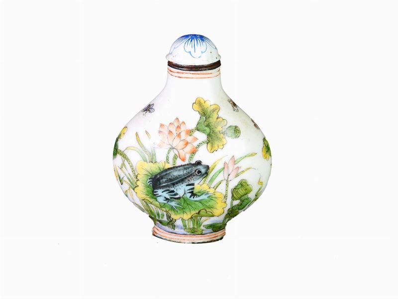 Snuff Bottle in Smalto