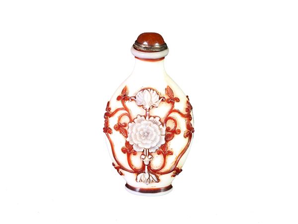 A Brown Overlay White Glass Snuff Bottle