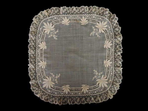Cinque fazzoletti ricamati in batista di lino
