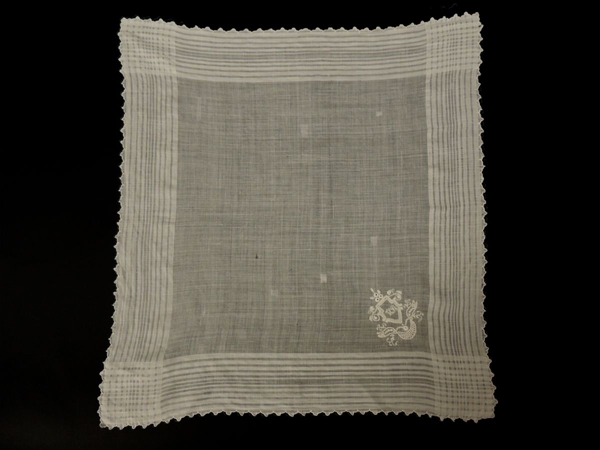 Sette Fazzoletti Ricamati in Batista di Lino e Cotone