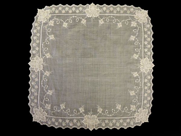 Otto fazzoletti ricamati in batista di lino e cotone