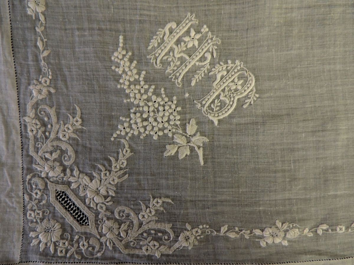Otto Fazzoletti Ricamati in Batista di Lino e Cotone