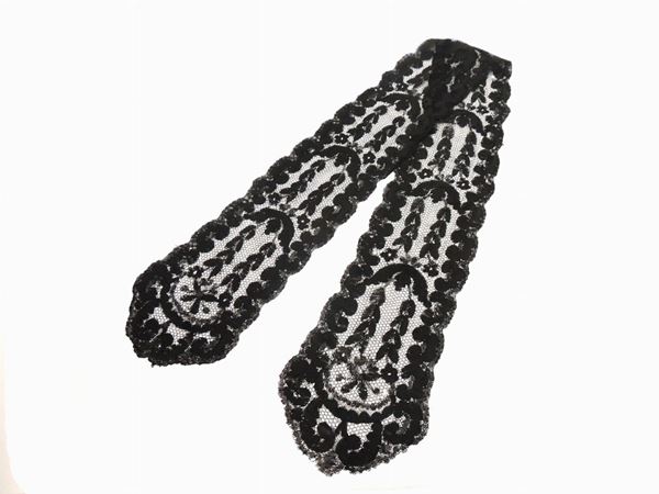 Due colli in pizzo nero
