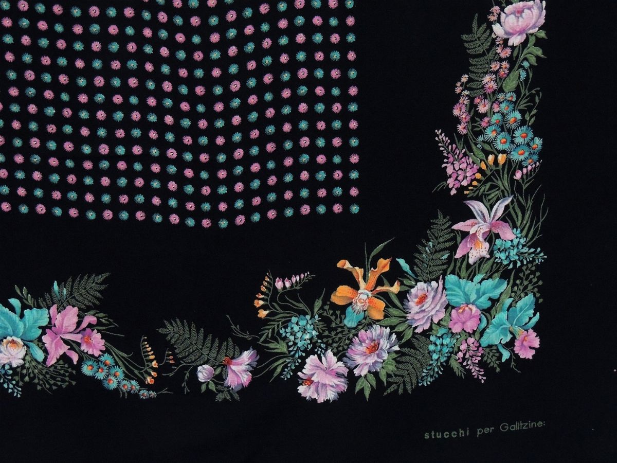 Due Foulard in Seta, Galitzine e Balenciaga
