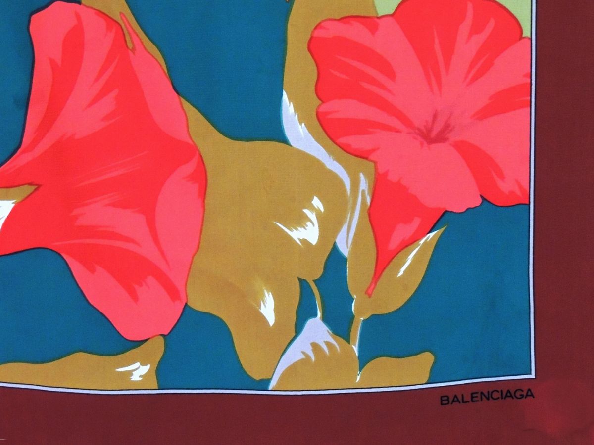Due Foulard in Seta, Galitzine e Balenciaga