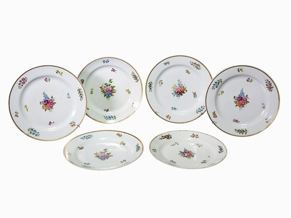Serie di sei piatti in porcellana