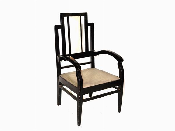 Decò style armchair in black lacquered wood