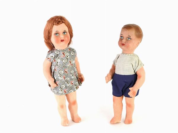 Due bambole in gesso policromo