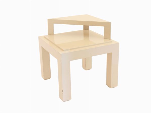 Tavolino da appoggio in legno laccato avorio